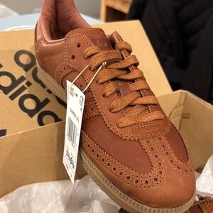 Adidas women’s  Tan Sneakers